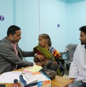 नेपालगञ्जमा निःशुल्क आयुर्वेद शिविर, ३ सय ५० बढीको  स्वास्थ्य परीक्षण
